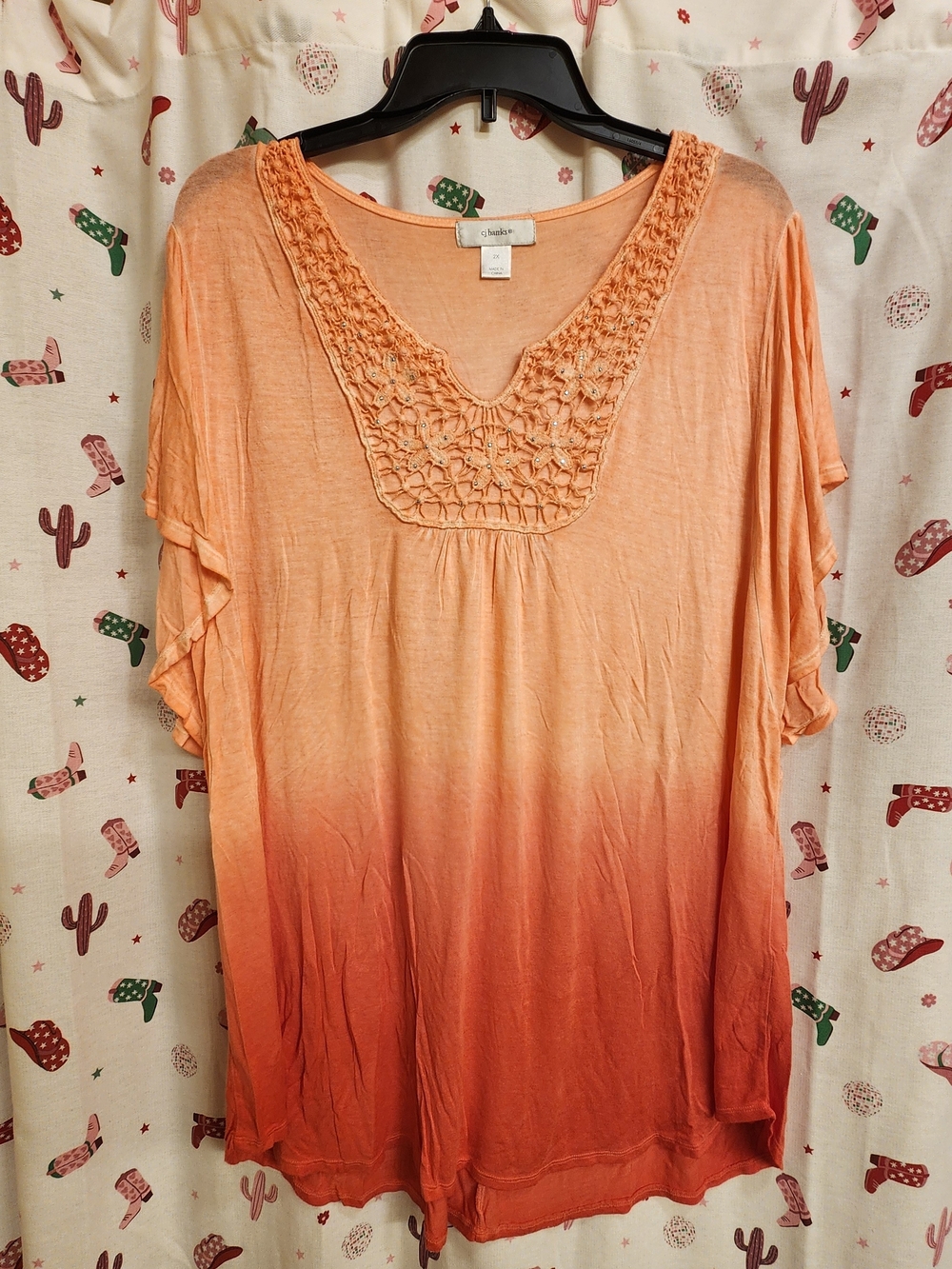SZ 2 X OMBRE CROCHET STUDDED TEE TSHIRT.